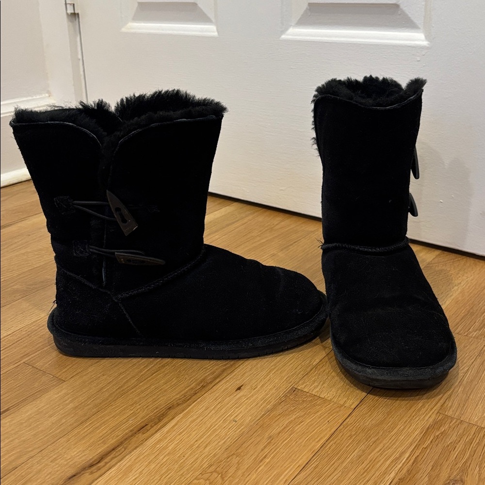 BEARPAW Women’s Black Boots, Size 8, Fair Condition! Wear and Tear, Box Included